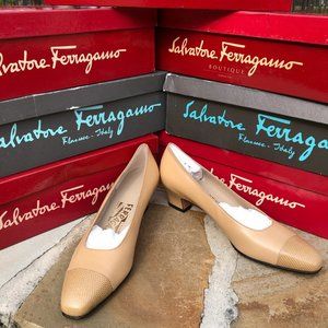 NEW W/BOX VINTAGE SALVATORE FERRAGAMO CAMEL HEELS